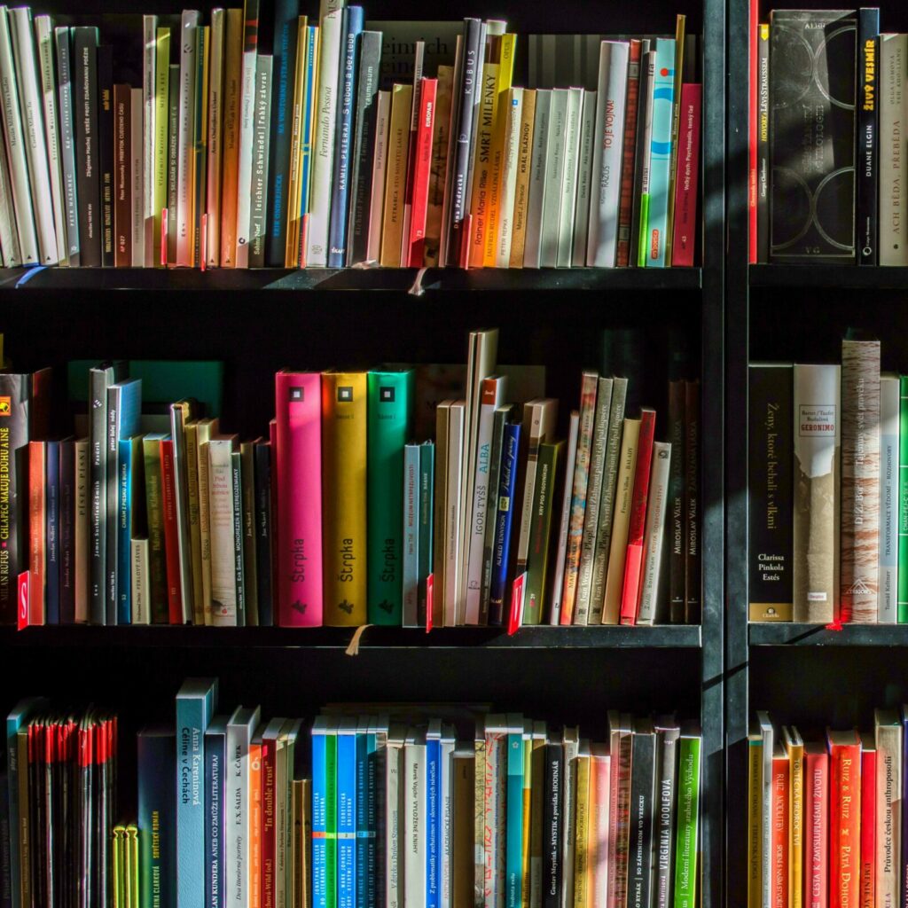 Regał z książkami